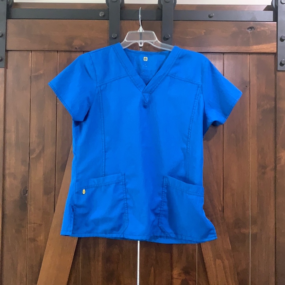 Wonder wink scrub top